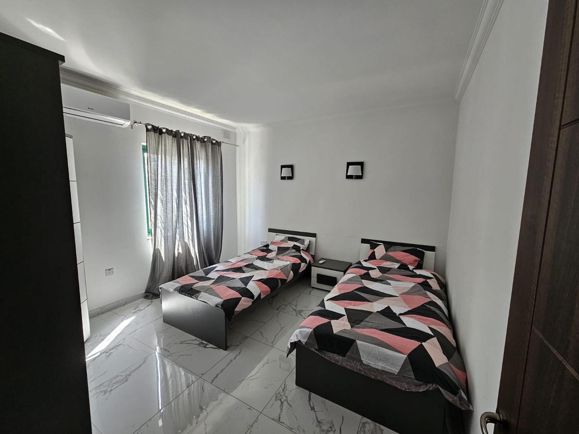 2 Bedroom Apartment In Bugibba 圣保罗湾城 外观 照片